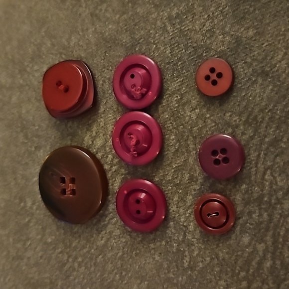 3/$30 Vintage Red Mother of Pearl and Acrylic Buttons - Picture 5 of 6